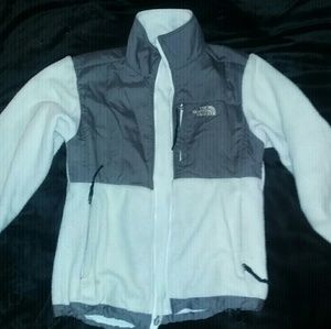 🚨🚨GRAY&WHITE NORTHFACE JACKET!!!